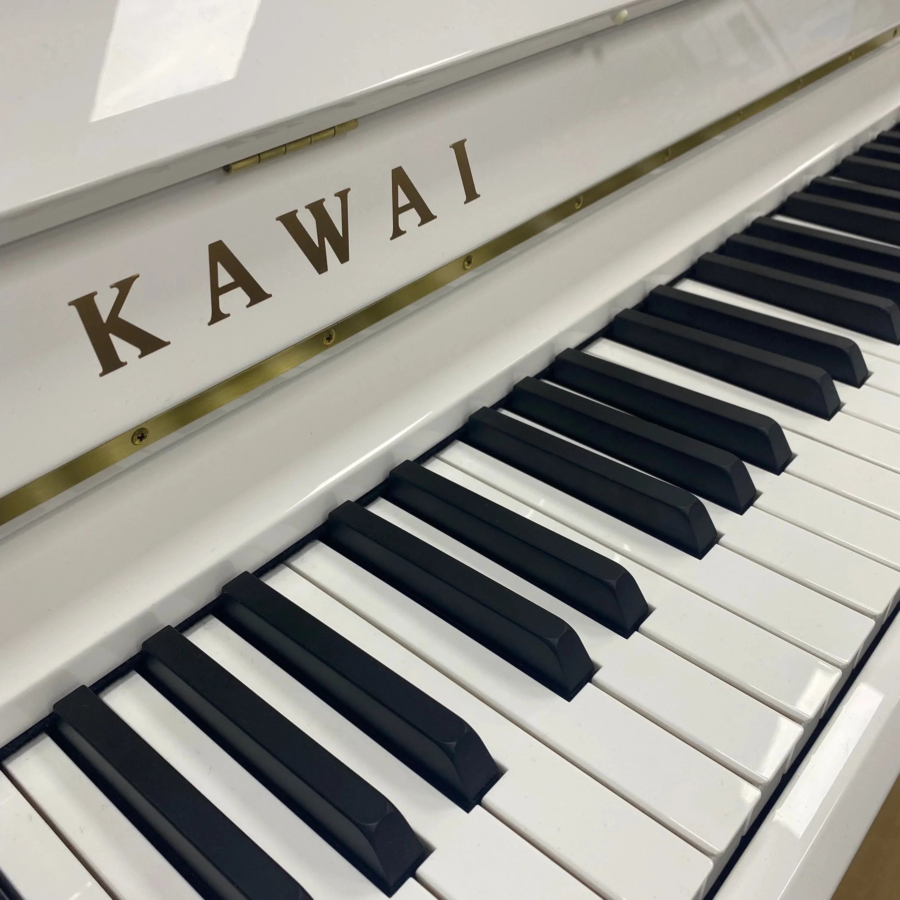 Đàn Piano Cơ Upright Kawai K200 WH - Qua Sử Dụng