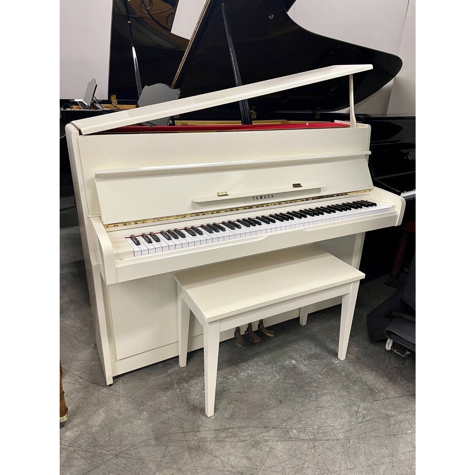Đàn Piano Cơ Upright Yamaha M1A White - Qua Sử Dụng