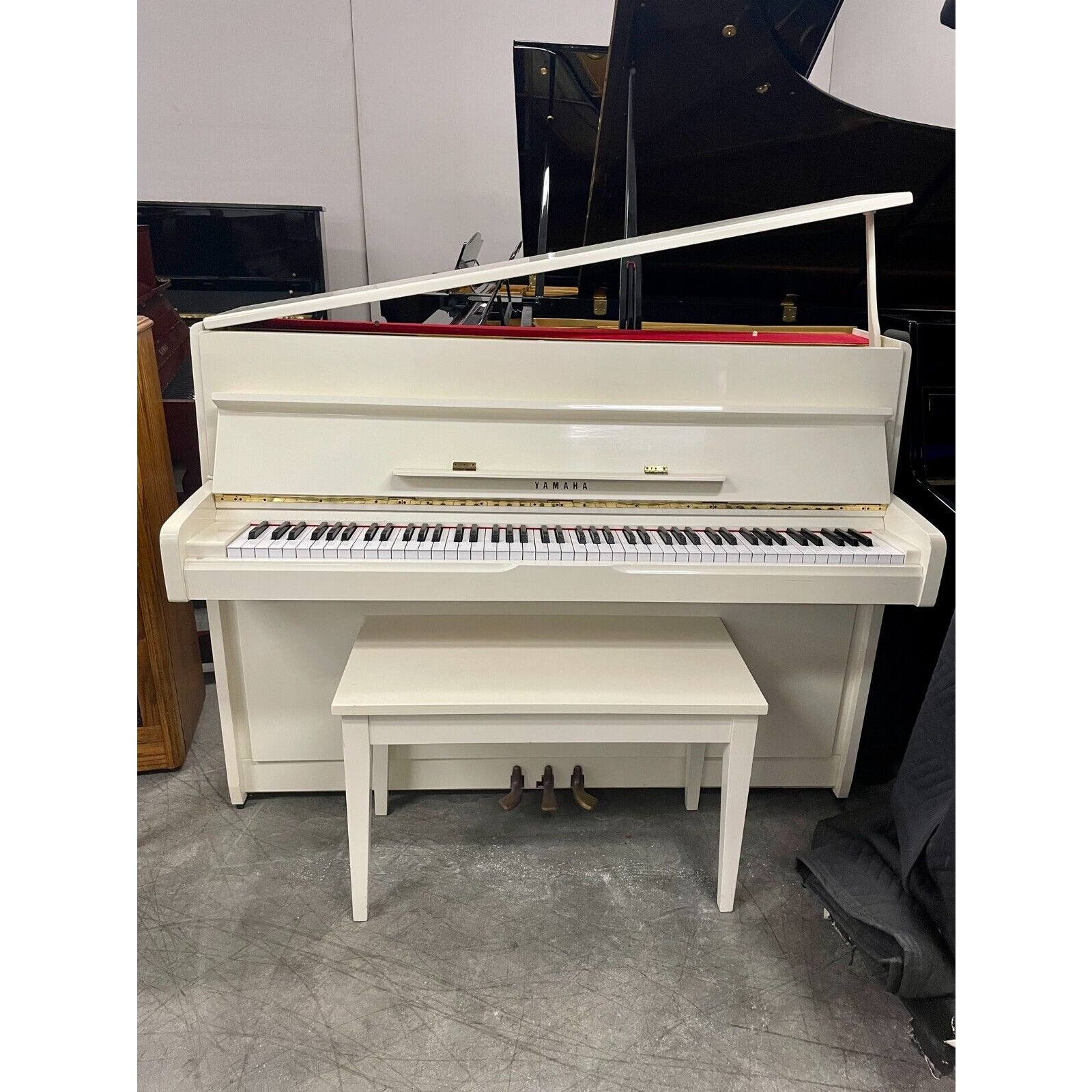 Đàn Piano Cơ Upright Yamaha M1A White - Qua Sử Dụng