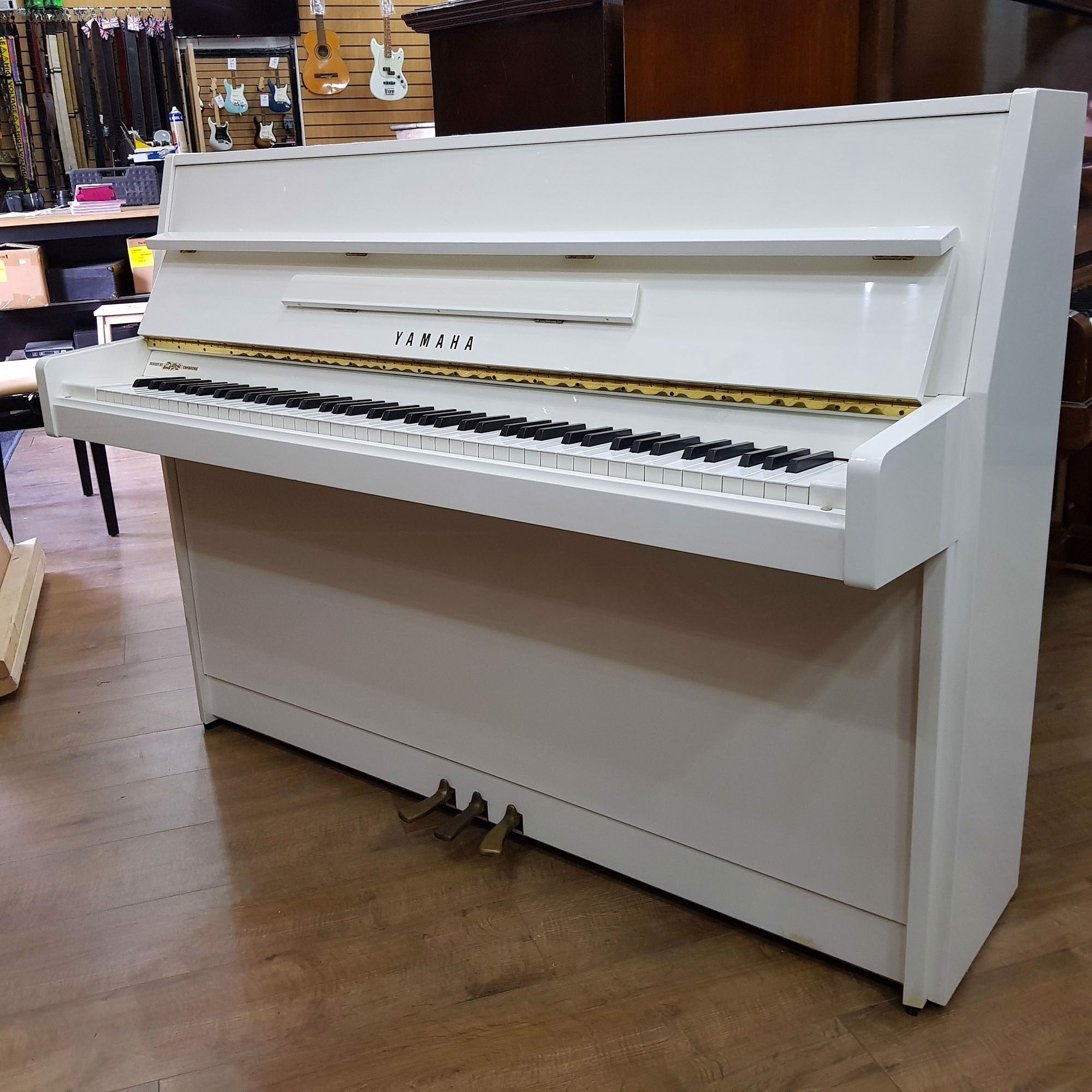 Đàn Piano Cơ Upright Yamaha M1A White - Qua Sử Dụng